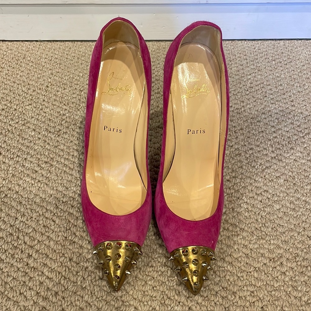 Christian louboutin suede pumps